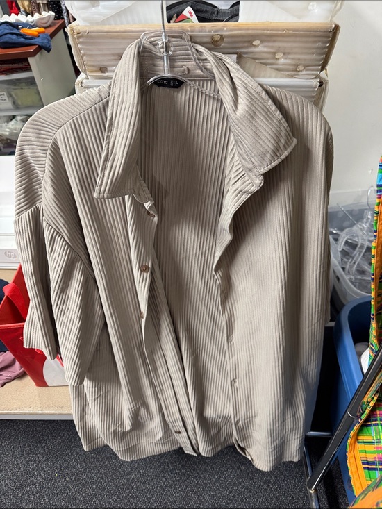 Iconic Other - Iconic short sleeve button down L // 082672